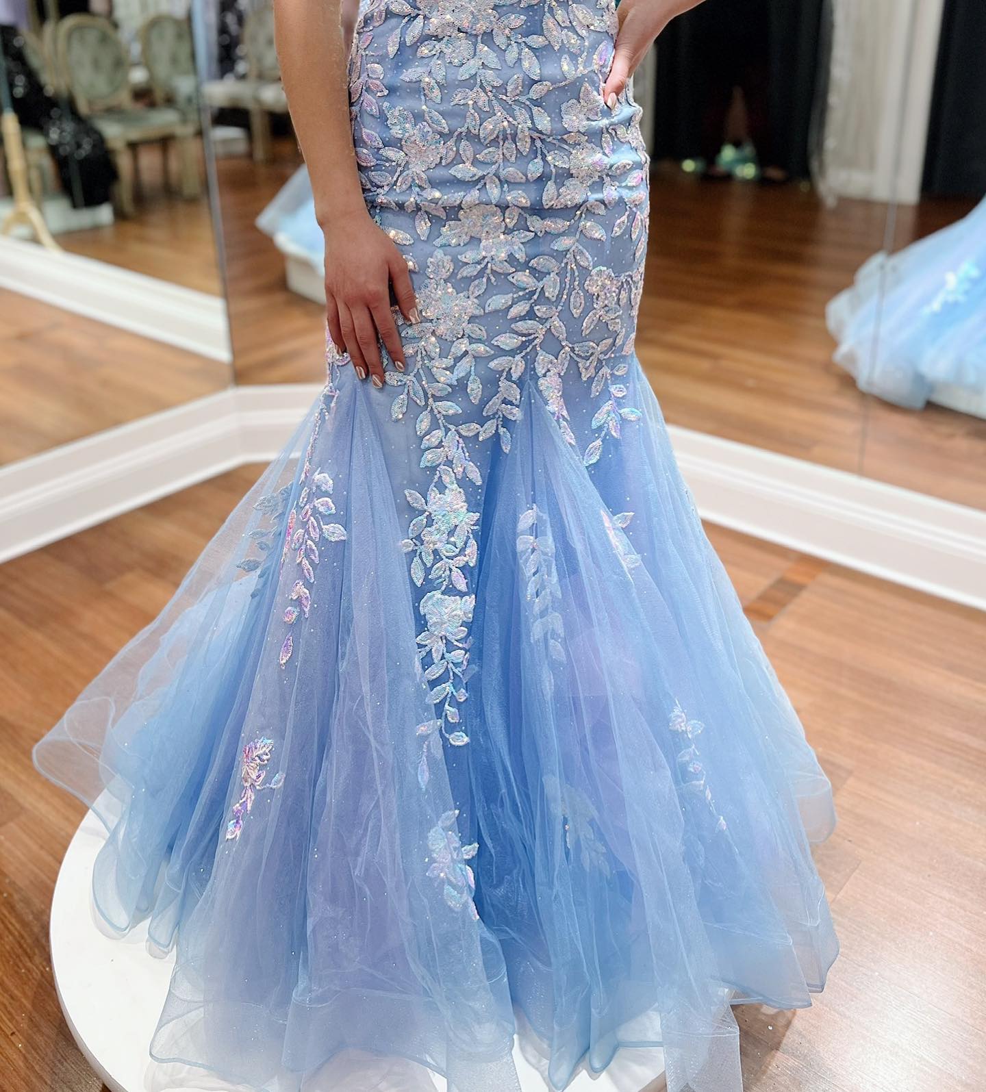 Elegant Blue Spaghetti Straps Tulle Mermaid Prom Dress With Appliques V-neck Sexy