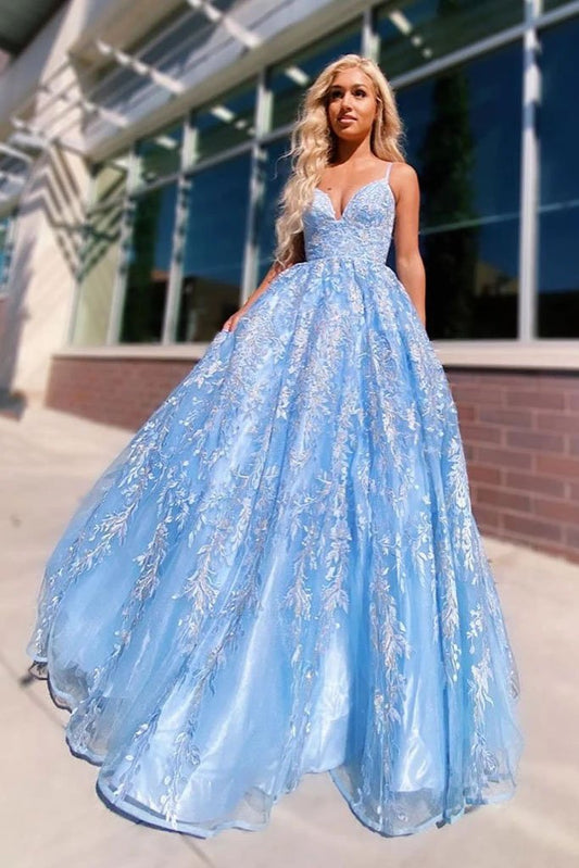 Flowy Ball Gown Light Blue Spaghetti Straps Prom Dresses Lace Appliques Backless Prom Gowns Beautiful