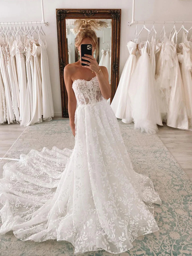 Sweetheart Neck Ball Gown Lace Wedding Dress With Detachable Puff Sleeves Beautiful