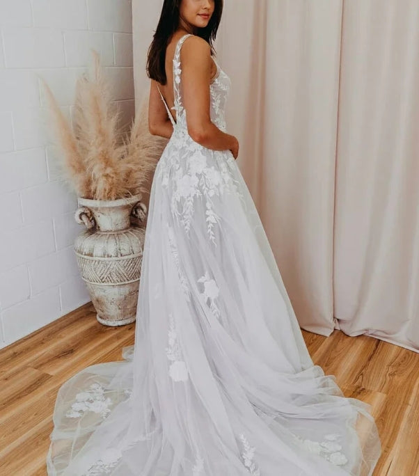 Elegant V-neck A-line Wedding Dresses Tulle Appliqued Gowns Floor Length Beautiful