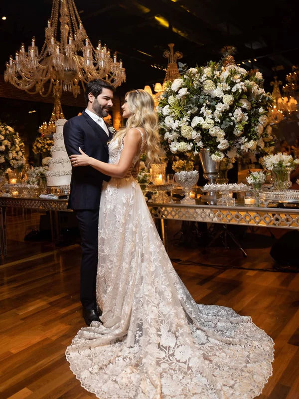 Elegant A Line Wedding Dress Sleeveless Floor Length with Appliques Sexy Beautiful