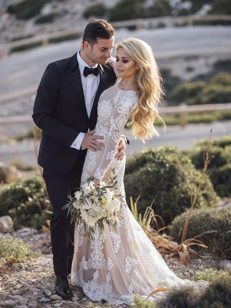 Delicate Lace Appliqued Mermaid Wedding Dresses With Long Sleeves Elegant