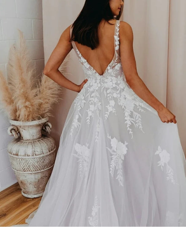 Elegant V-neck A-line Wedding Dresses Tulle Appliqued Gowns Floor Length Beautiful