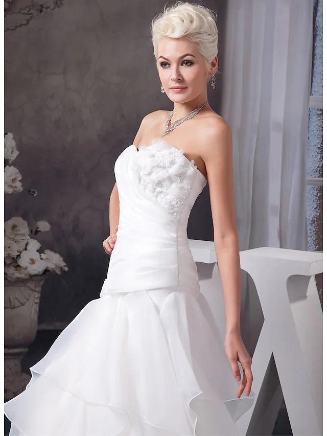 A-Line Wedding Dresses Sweetheart Neckline Floor Length Lace Organza Satin Strapless with Ruched Appliques Cascading
