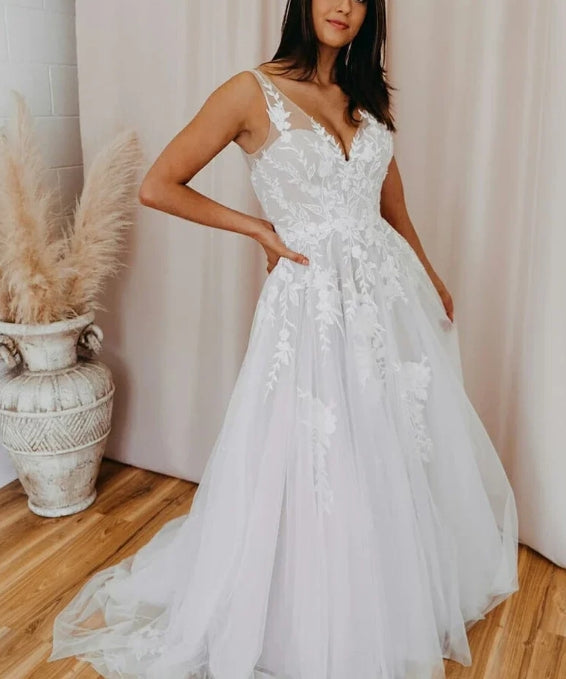 Elegant V-neck A-line Wedding Dresses Tulle Appliqued Gowns Floor Length Beautiful