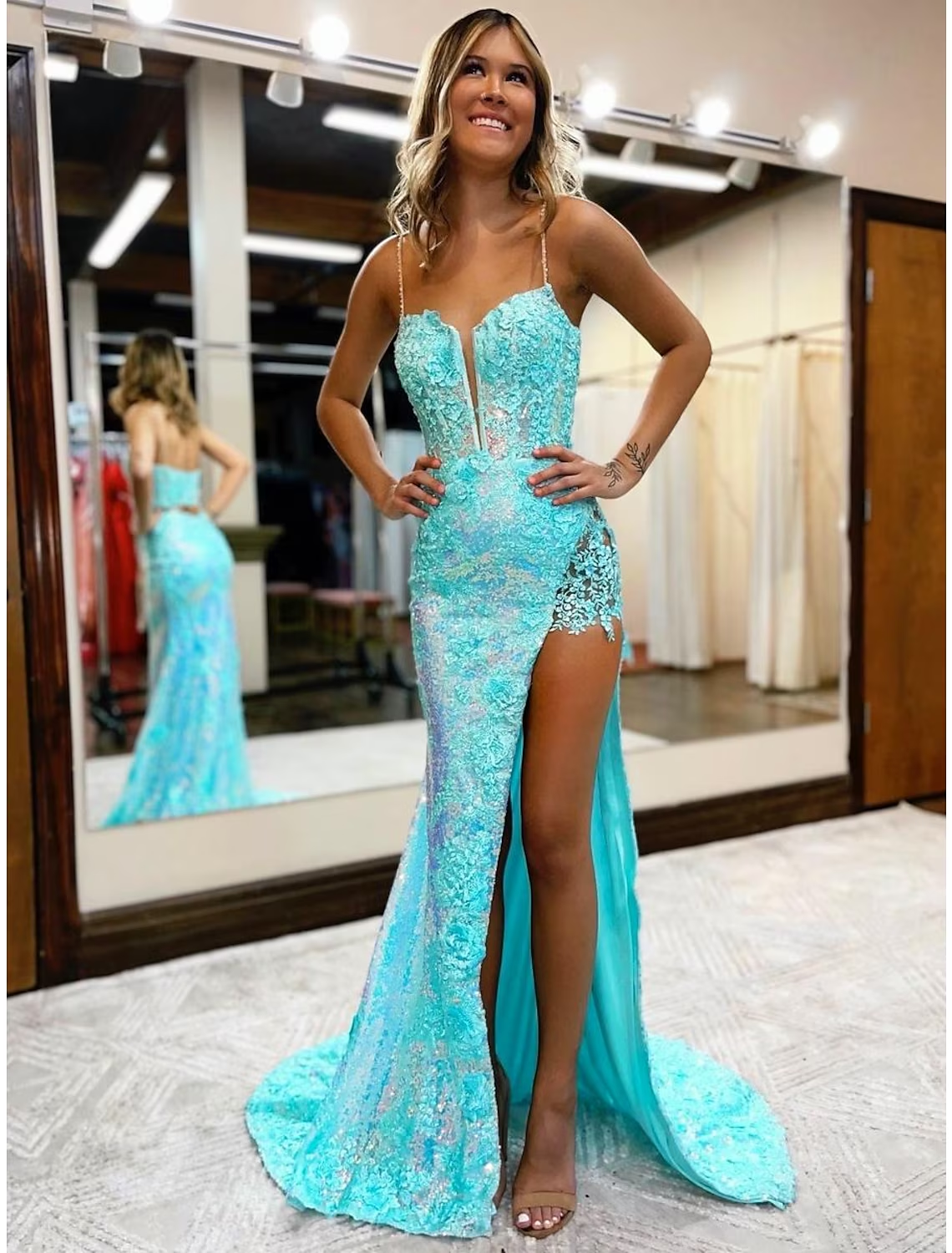 Mermaid / Trumpet Prom Dresses High Split Dress Formal Court Train Sleeveless V Neck Sequined