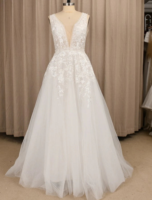 Beach Wedding Dresses A-Line V Neck Sleeveless Sweep / Brush Train Long Lace Bridal Gowns With Appliques