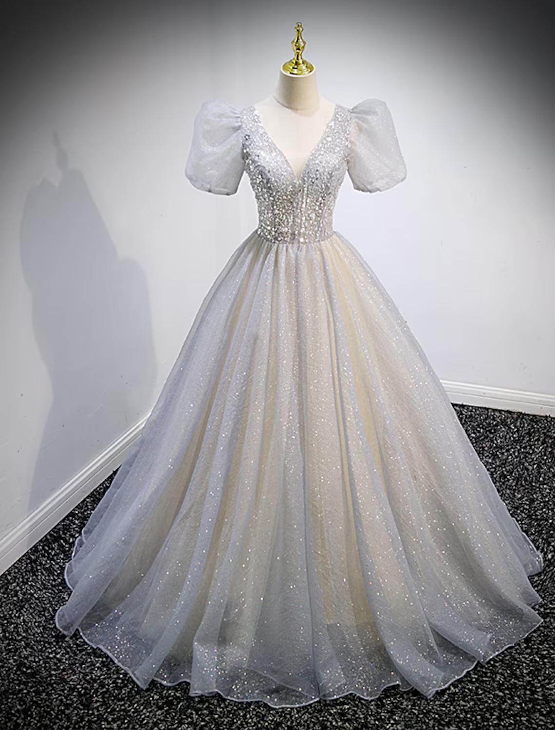 Ball Gown Quinceanera Dresses Maxi Dress Performance Sweep / Brush Train Short Sleeve V Neck Tulle