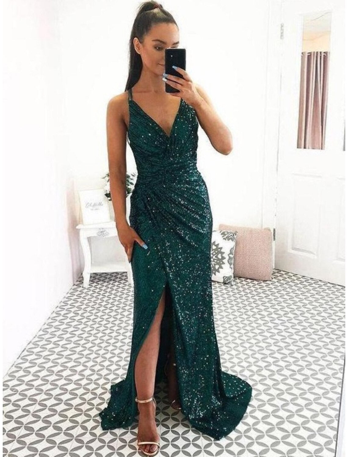 Mermaid / Trumpet Sheath / Column Prom Dresses Sexy Dress Party Wear Sweep / Brush Train Sleeveless V Neck Sequined Backless