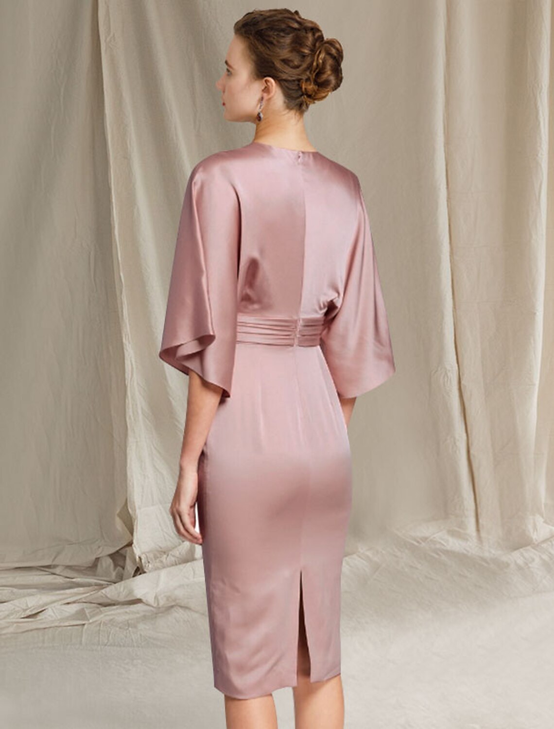 Sheath / Column Mother of the Bride Dress Elegant Sexy V Neck Knee Length Charmeuse Half Sleeve with Ruched Split Front