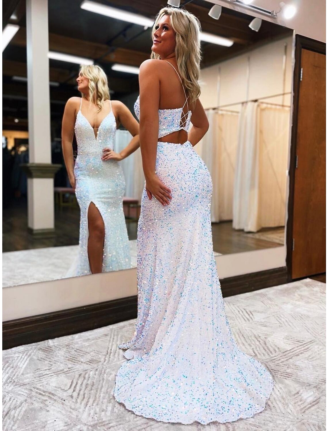 Mermaid / Trumpet Prom Dresses Sparkle & Shine Dress Formal Wedding Party Court Train Sleeveless V Neck Sequined Backless