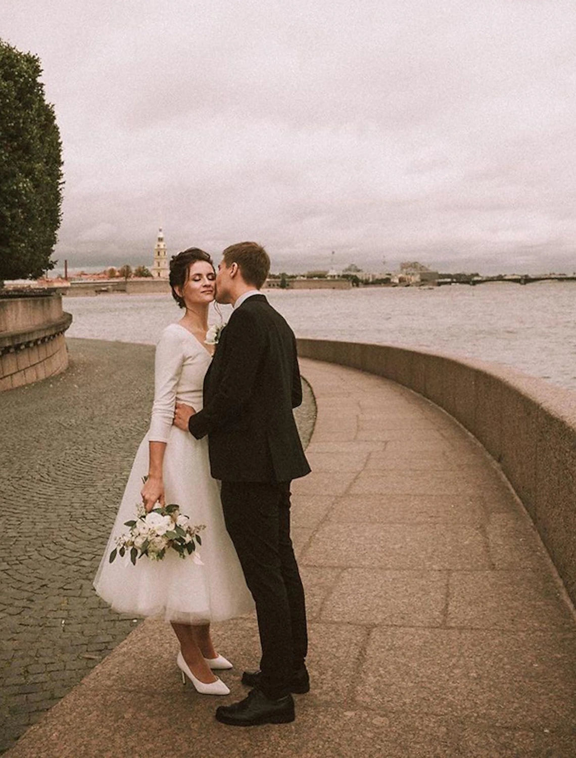 Reception Vintage 1940s / 1950s Little White Dresses Wedding Dresses A-Line V Neck Long Sleeve Tea Length Satin Bridal Gowns