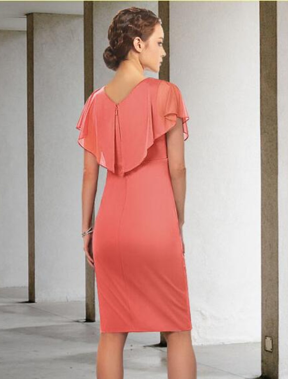 Sheath / Column Mother of the Bride Dress Elegant V Neck Knee Length Chiffon Short Sleeve