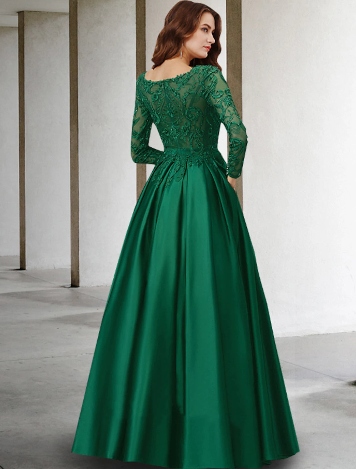 A-Line Mother of the Bride Dress Luxurious Elegant V Neck Floor Length Chiffon Lace Long Sleeve with Pleats