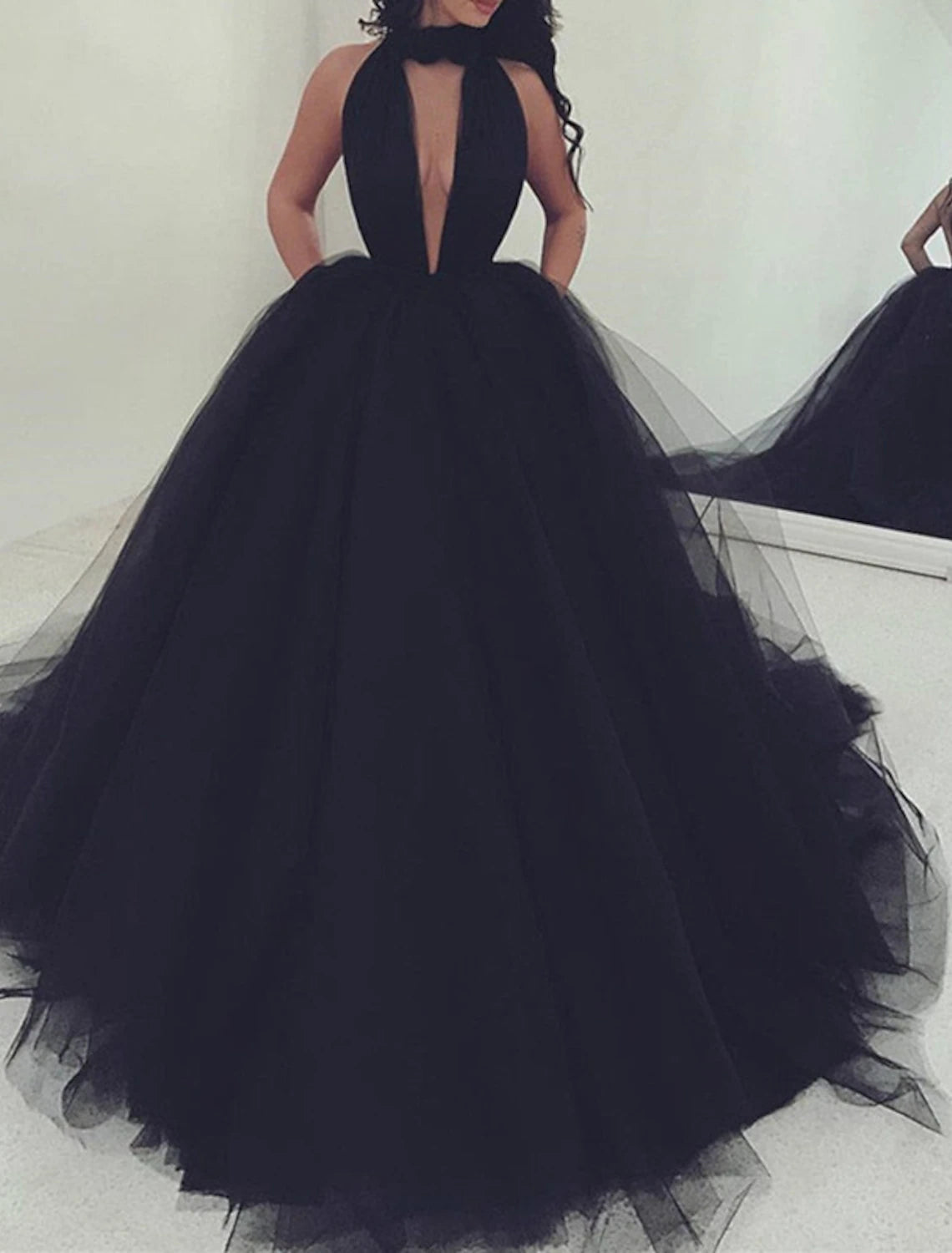 Ball Gown Prom Dresses Open Back Dress Wedding Party Court Train Sleeveless Halter Tulle Backless