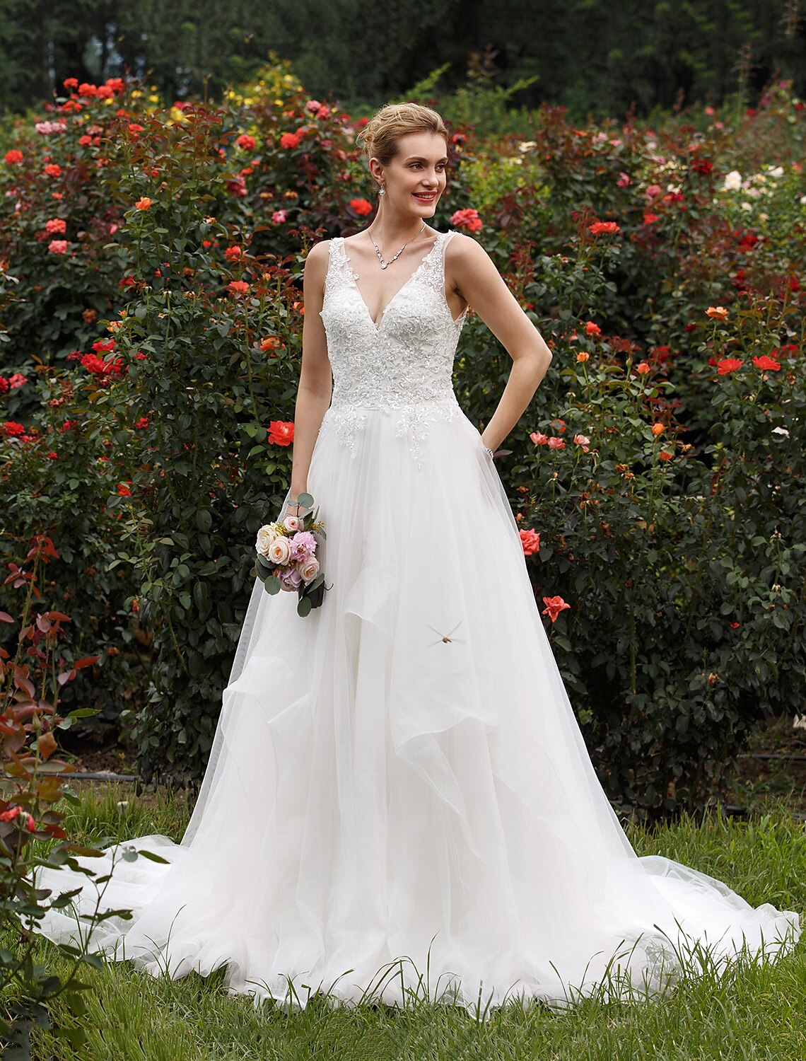 Hall Wedding Dresses Princess Plunging Neck Sleeveless Chapel Train Tulle Bridal Gowns
