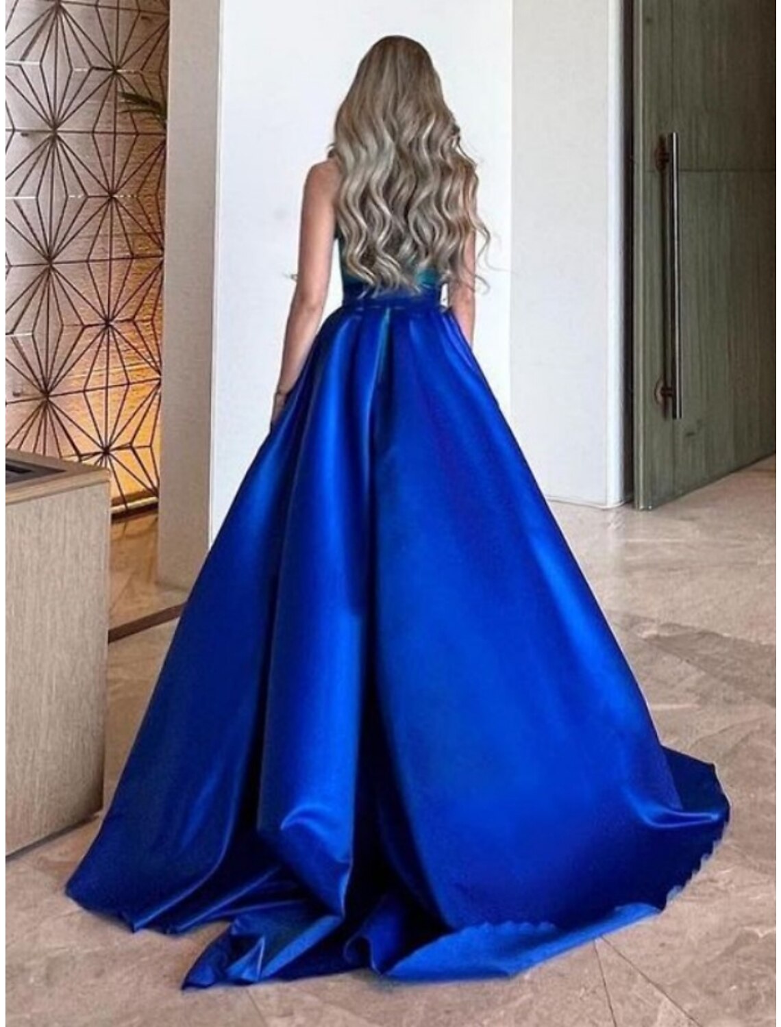 A-Line Evening Gown Elegant Dress Formal Court Train Sleeveless Halter Neck Satin