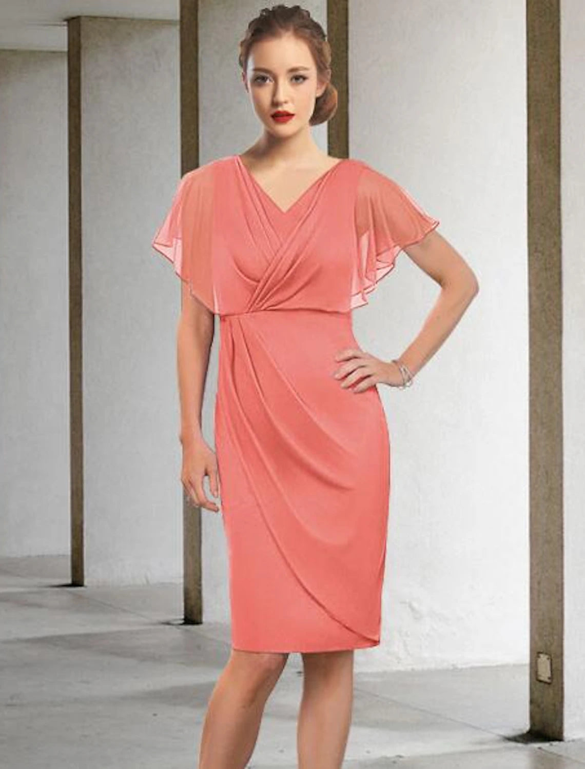 Sheath / Column Mother of the Bride Dress Elegant V Neck Knee Length Chiffon Short Sleeve