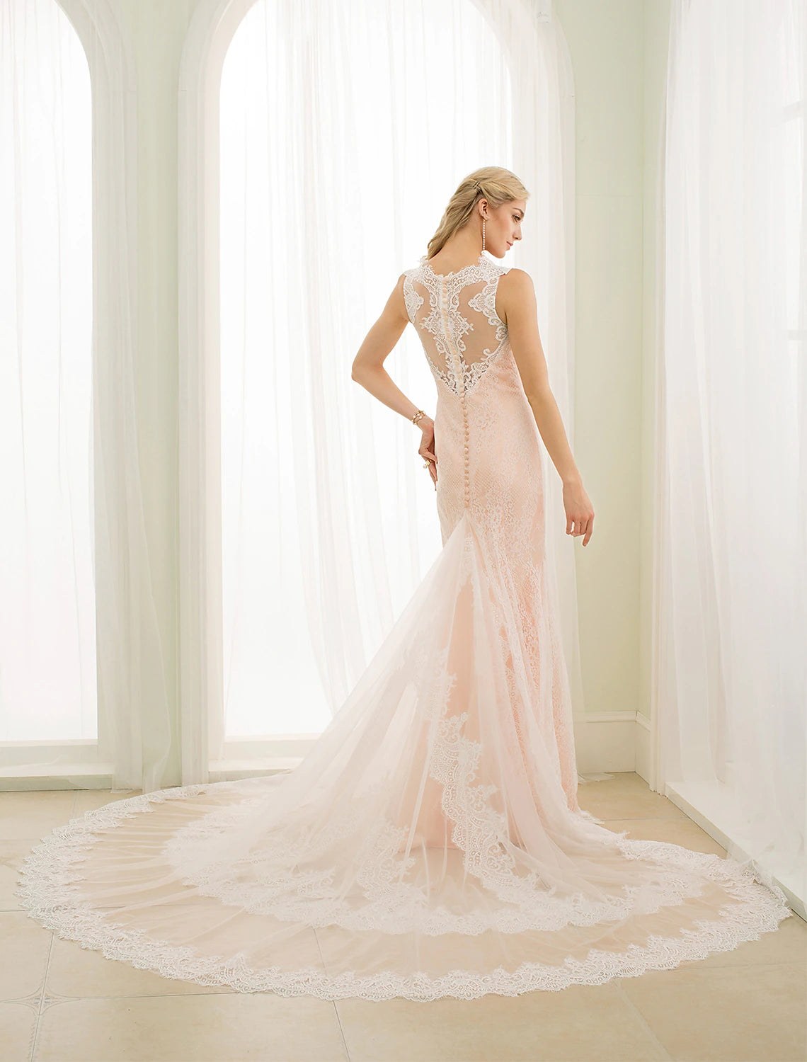 Hall Wedding Dresses Mermaid / Trumpet Plunging Neck Sleeveless Chapel Train Lace Bridal Gowns With Buttons