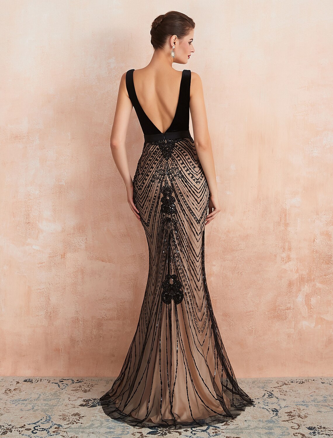 Mermaid / Trumpet Evening Gown Luxurious Dress Formal Evening Sweep / Brush Train Sleeveless V Neck Fall Wedding Guest Velvet Backless